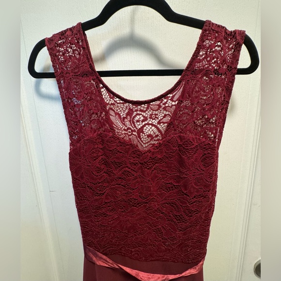 Like New Women’s wine/maroon colored midi Dress lace top satin belt size 2XL - Picture 3 of 5